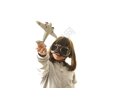 梦想和旅行的概念带着玩具飞机的飞行员孩子在他的房图片