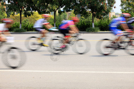 赛车比赛骑自行车的运动图片