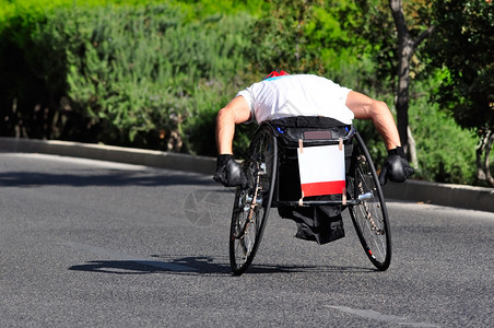 轮椅赛车比赛图片