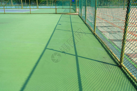 网球场的影子围栏图片