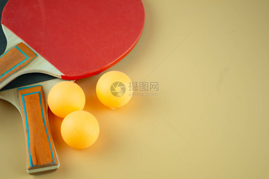 近距离的乒乓球拍打或桌球网拍打健康生图片
