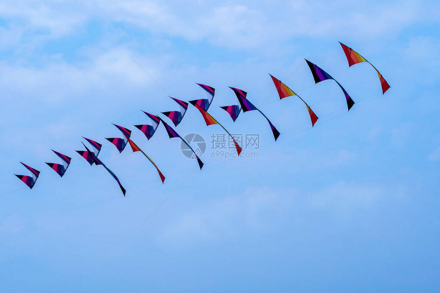 在美国密歇根州GrandHaven风筝节的蓝色图片