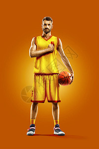橙色背景的明亮专业篮球运动员Ory图片