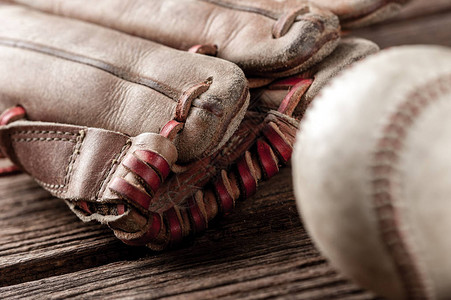 带有棒球的抽象古老棒球手套图片