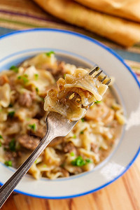 奶油牛肉蘑菇沙拉配鸡蛋面图片