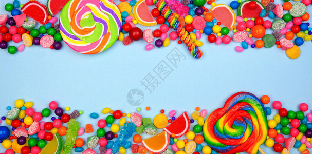 多种糖果选择双边的顶端视图带有蓝图片