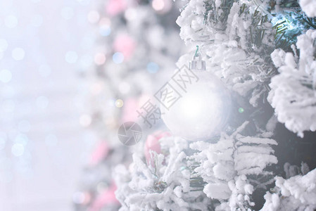 装饰精美的圣诞树背景图片