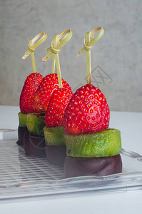 草莓和菠萝的片段图片