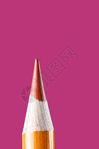 粉红色背景的橙色铅笔图片