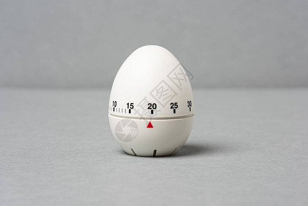 灰色背景的鸡蛋计时器图片