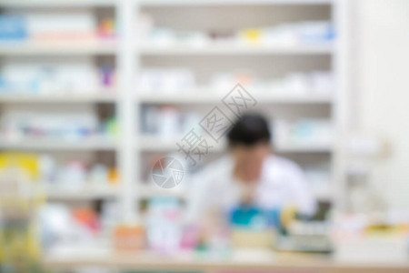 药房品货架上的药瓶药房店背景模糊图片