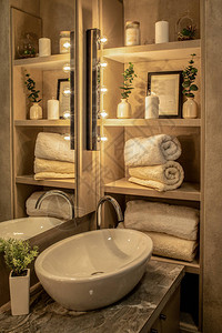 现代浴室内饰和家具图片