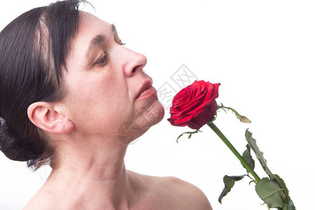 长着玫瑰的成熟女子的脸孔40岁后皮图片