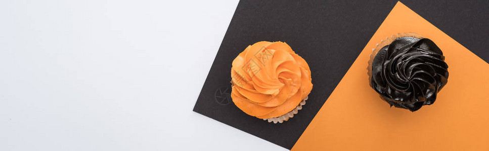 黑色橙色和白色背景的圣万节纸杯蛋糕图片