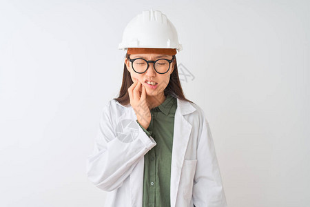 年轻的工程师女戴着外套头盔眼镜图片