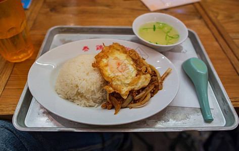 米饭猪排巴塞尔图片