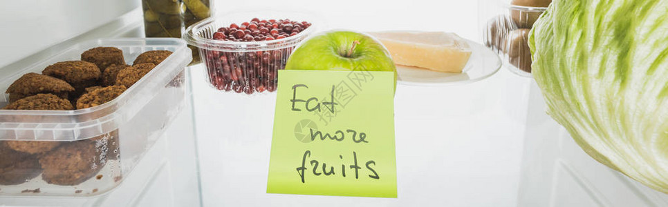 冰箱里多吃水果用白色的孤立食物在冰箱上图片