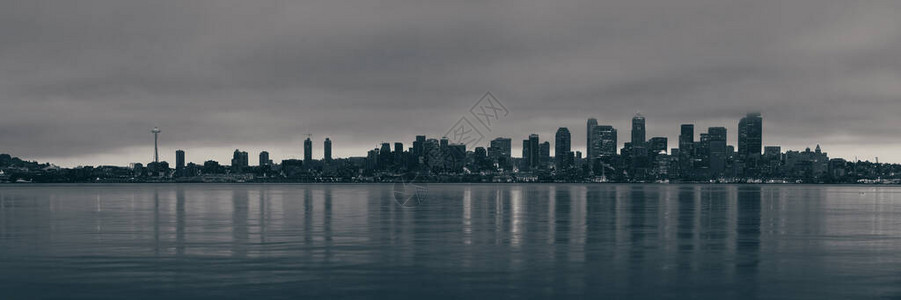 西雅图城市天线在日出时与城市建筑图片