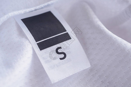 运动纺织足球衬衫背景的服装标签图片