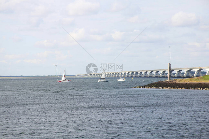 Zeeland大桥是荷兰最长的图片