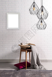 砖墙室内装饰和椅子图片