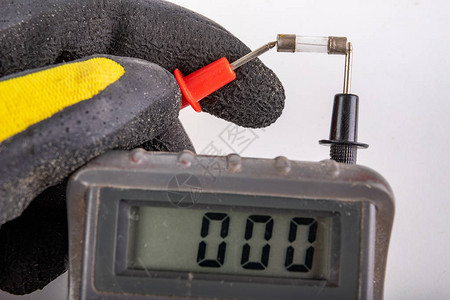 用电表测量电压和电阻度图片