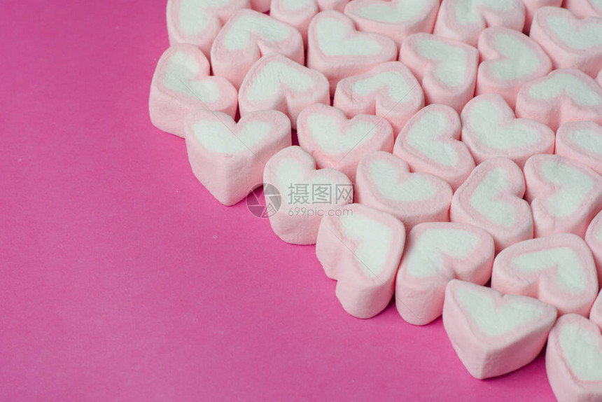 粉红色的心形棉花糖背景图片