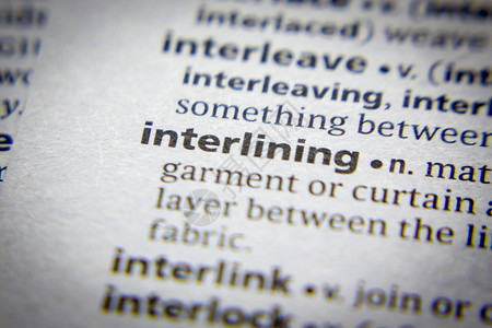 字典中的单词或短语Interlining背景图片