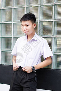关闭制服的泰国学生图片