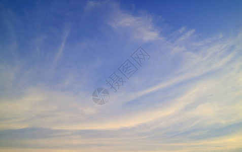 蓝天空和环状云用图片