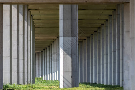 荷兰Bleiswijk高速铁路线铁轨下支柱图片