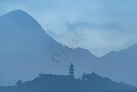 台北日月潭山上的日出图片