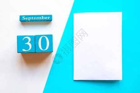 309月30日木制手工日历和白模型空白背景图片