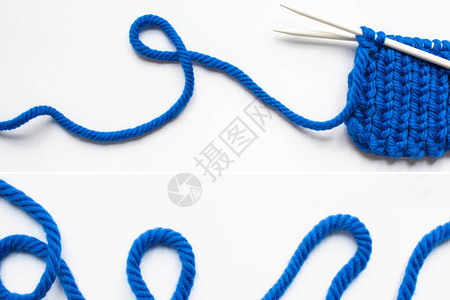 白色背景上蓝色羊毛纱和织针的拼贴图片