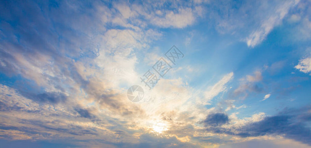 美丽的黎明蓝天云背景图片