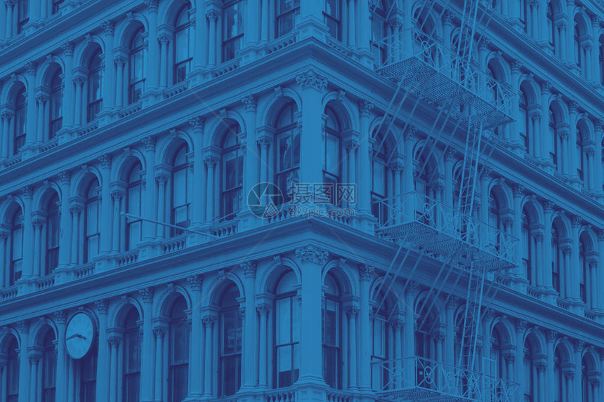 纽约市风格建筑有蓝色重图片