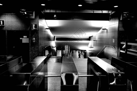 地铁站入口图片