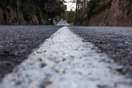 路面低从沥青路面看路面距离图片