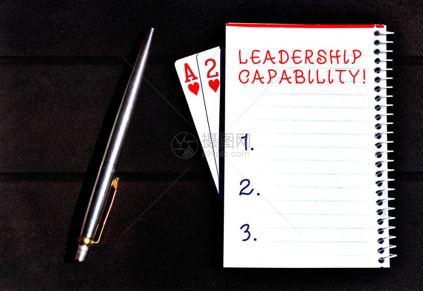 显示领导能力的概念手写概念意味着领导者可以建立有效领导能力的能力书写设备放置在小工具图片