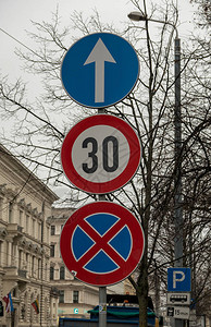 交通标志禁止停车图片
