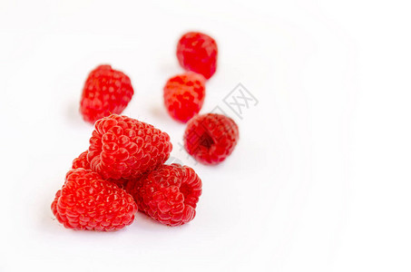 红莓果汁成熟的香草莓橙汁白图片