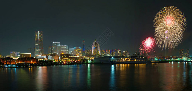 烟火画面的横滨背景图片