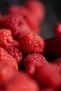 甜美新鲜明亮的成熟草莓有图片