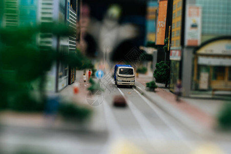 道路上的小汽车模型交图片