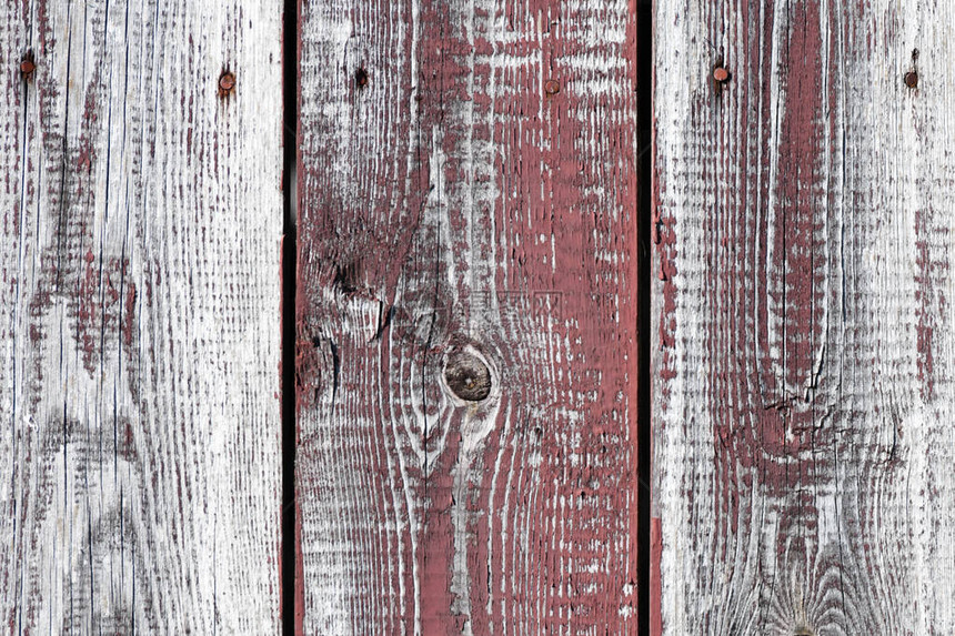 红灰色木制背景垂直板旧漆剥落旧板磨损的彩绘板的红灰色木材纹理旧磨损的彩绘板的红图片