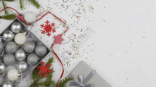 圣诞节背景圣诞装饰品与圣诞树枝在白色背景上的小星特写复制空间新年贺卡图片