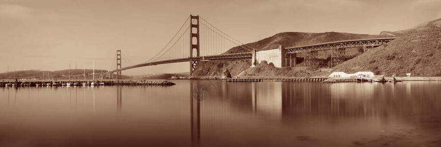 旧金山门大桥全景与倒影图片