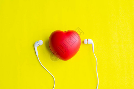 红色的心脏耳机爱的声音图片