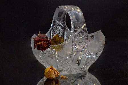 水晶花瓶和干鲜图片