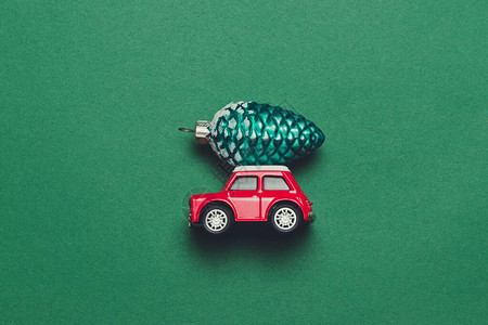 红玩具汽车模型创意概念图片